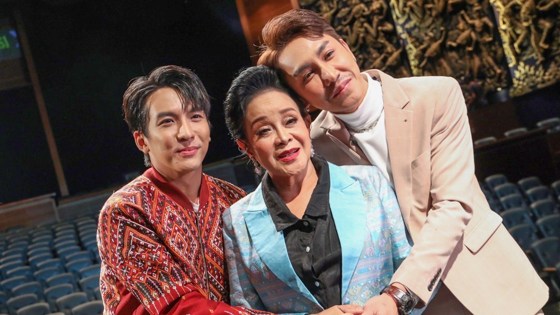 “แม่นกน้อย อุไรพร” เปิดวงสุดอลังการ เซอร์ไพรส์ด้วย 2 หนุ่ม “เต๋า-ภูศิลป์” และ “ตรี ชัยณรงค์”