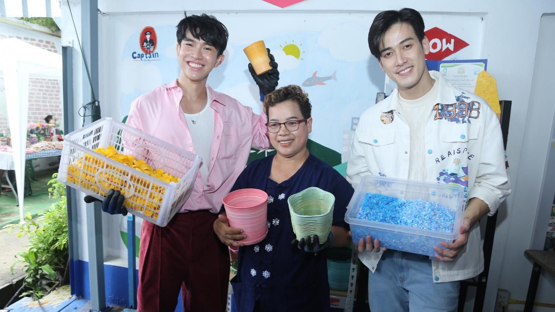 ช่อง 3 อาสาเป็นสะพานบุญ พร้อมพาไปเรียนรู้เรื่องการจัดการขยะ ในกิจกรรม “ช่อง 3 อาสาทำดี เปลี่ยนลอตเตอรี่เป็นแต้มบุญ” ณ ชุมชนเกาะกลาง