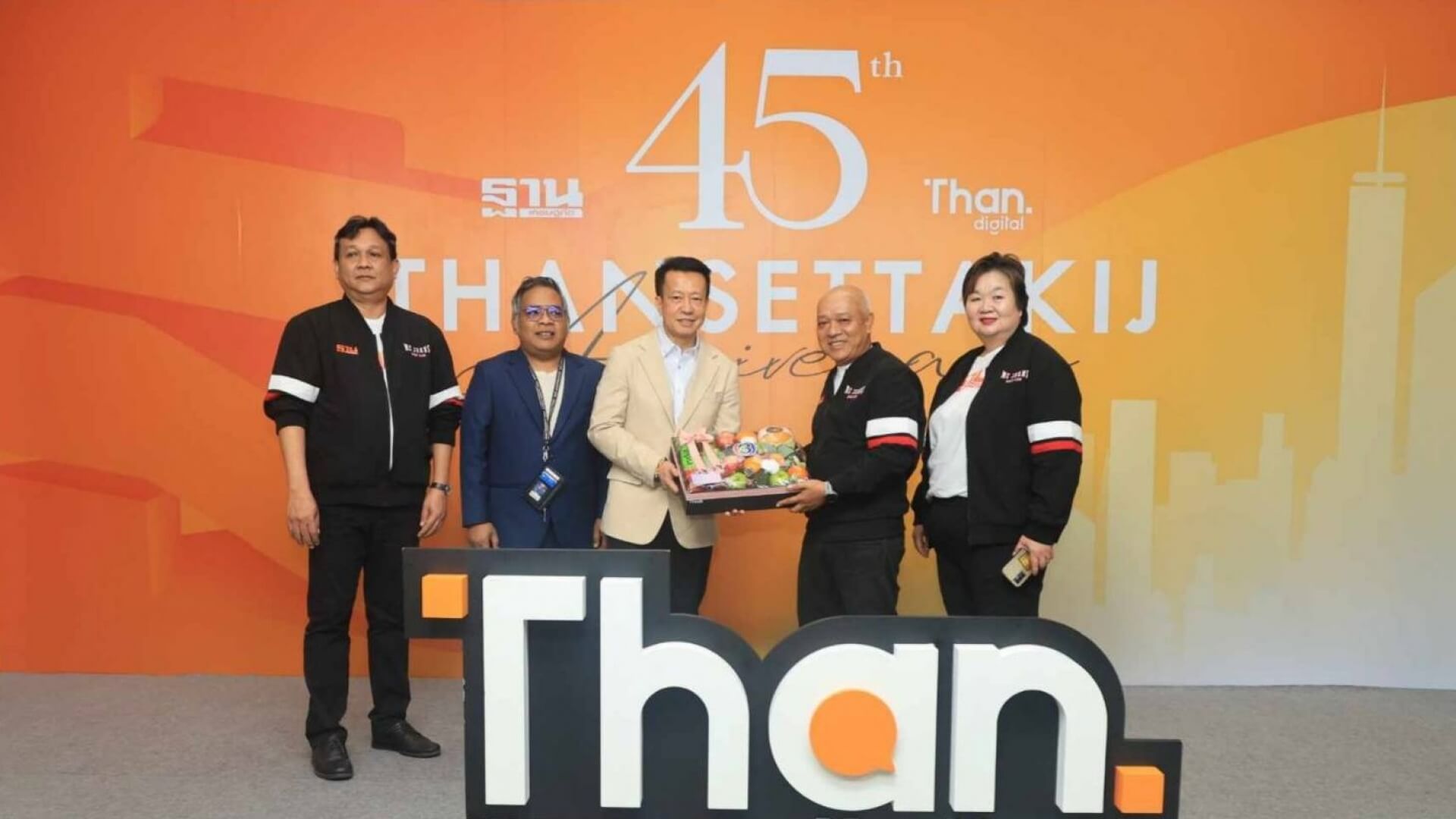 ช่อง 3 ร่วมแสดงความยินดีในวันครบรอบ 45 ปี ฐานเศรษฐกิจ