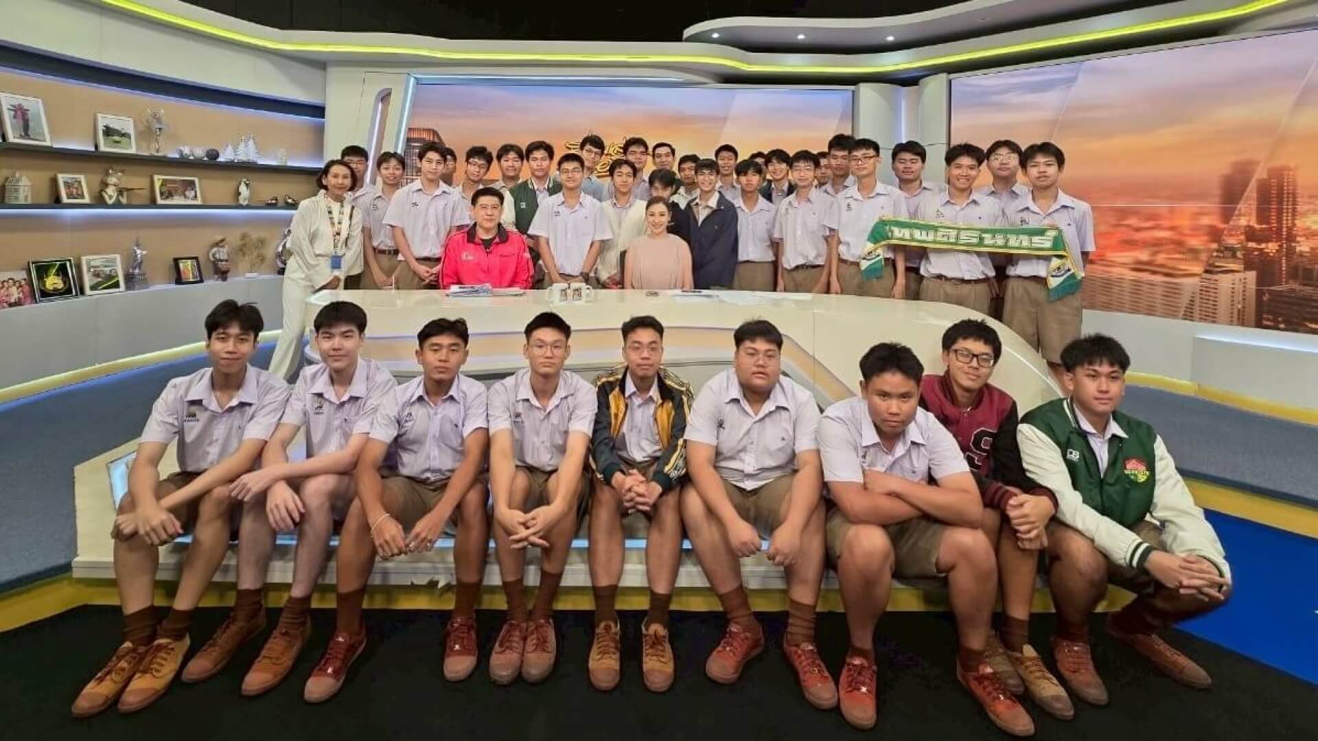 เรื่องเล่าเสาร์-อาทิตย์ เปิดห้องส่งรับคณะนักเรียน ร.ร.เทพศิรินทร์