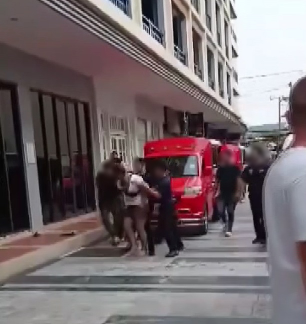 ฉุนตกลงค่าโดยสารไม่ได้ 'ตุ๊กตุ๊ก ภูเก็ต' รุมทำร้ายนทท.ต่างชาติ ตร.เอาจริง  สั่งดำเนินคดี